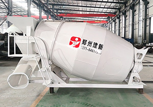 三轮/五轮混凝土搅拌车(图1) 三轮/五轮混凝土搅拌车(图1)